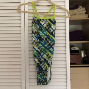 Athletic bathing suit